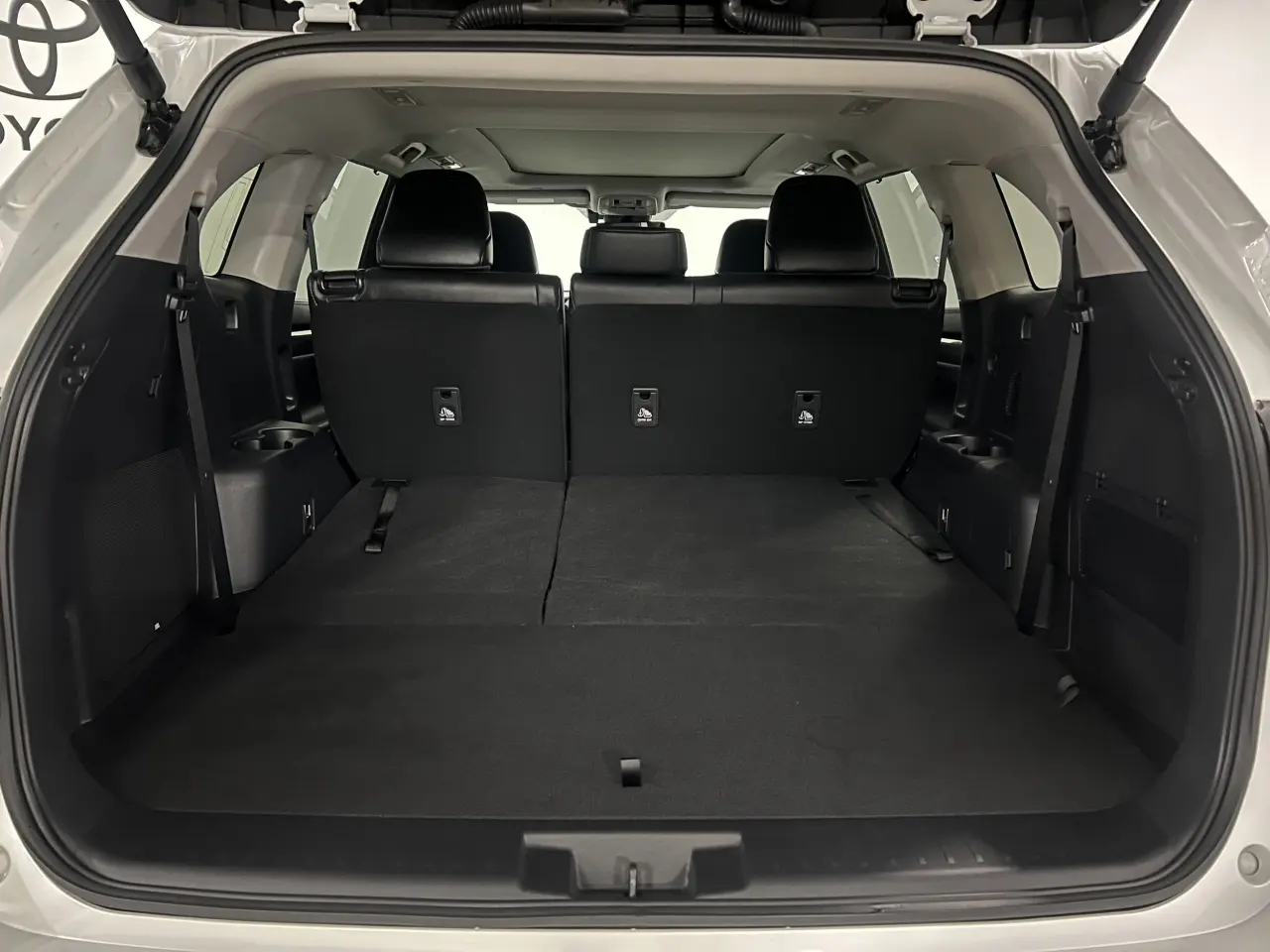 2024 TOYOTA KLUGER HYBRID Gallery Image 12