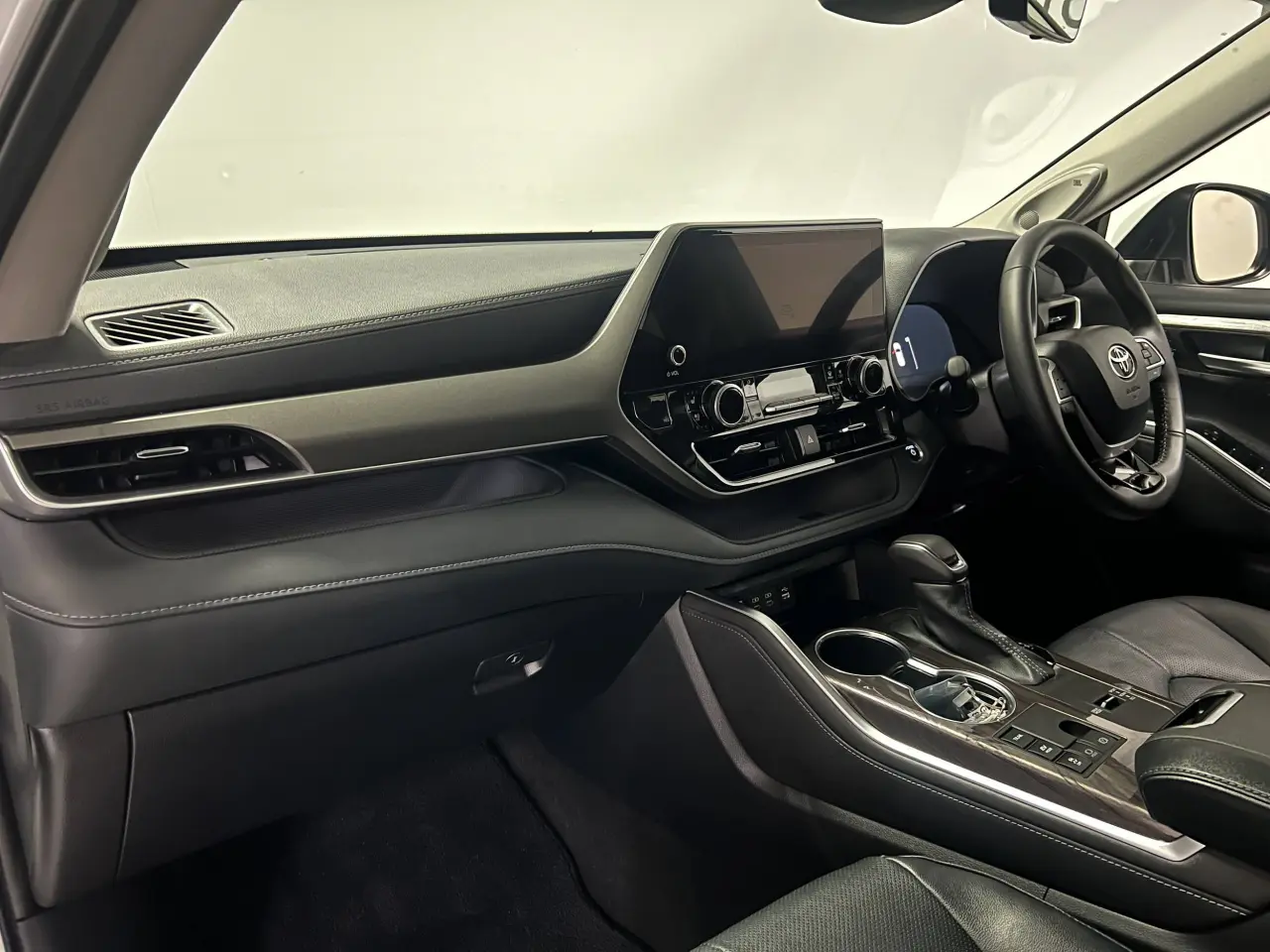 2024 TOYOTA KLUGER HYBRID Gallery Image 15