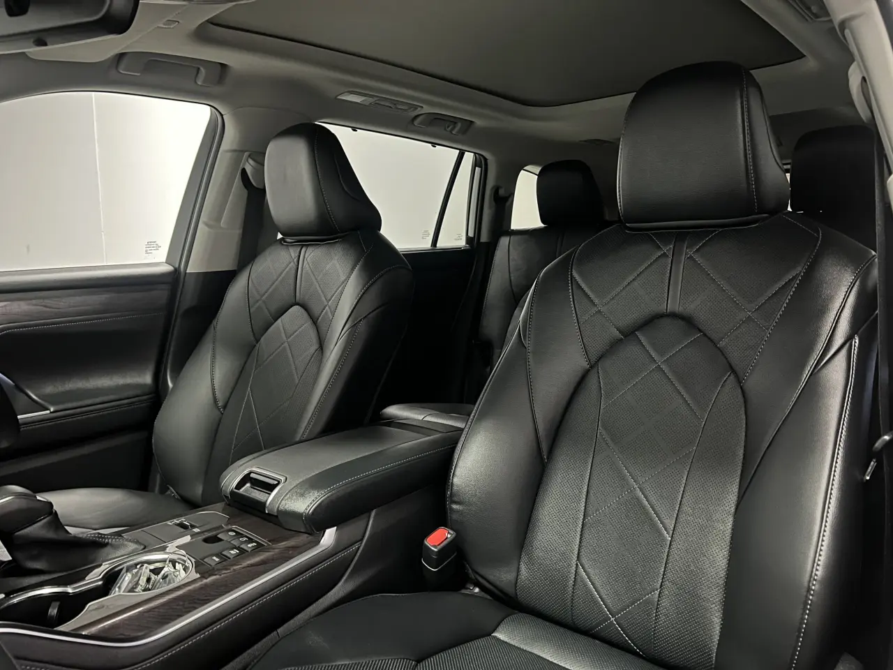 2024 TOYOTA KLUGER HYBRID Gallery Image 16