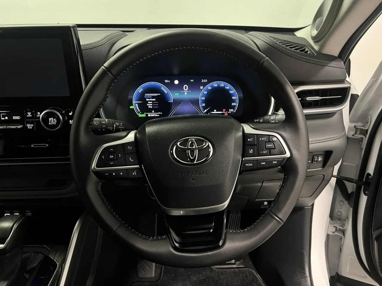 2024 TOYOTA KLUGER HYBRID Gallery Image 17