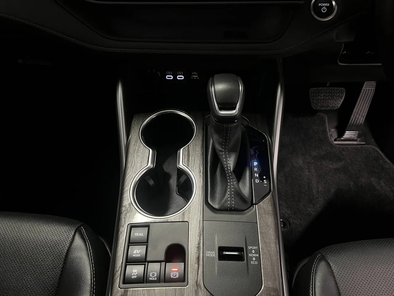 2024 TOYOTA KLUGER HYBRID Gallery Image 18