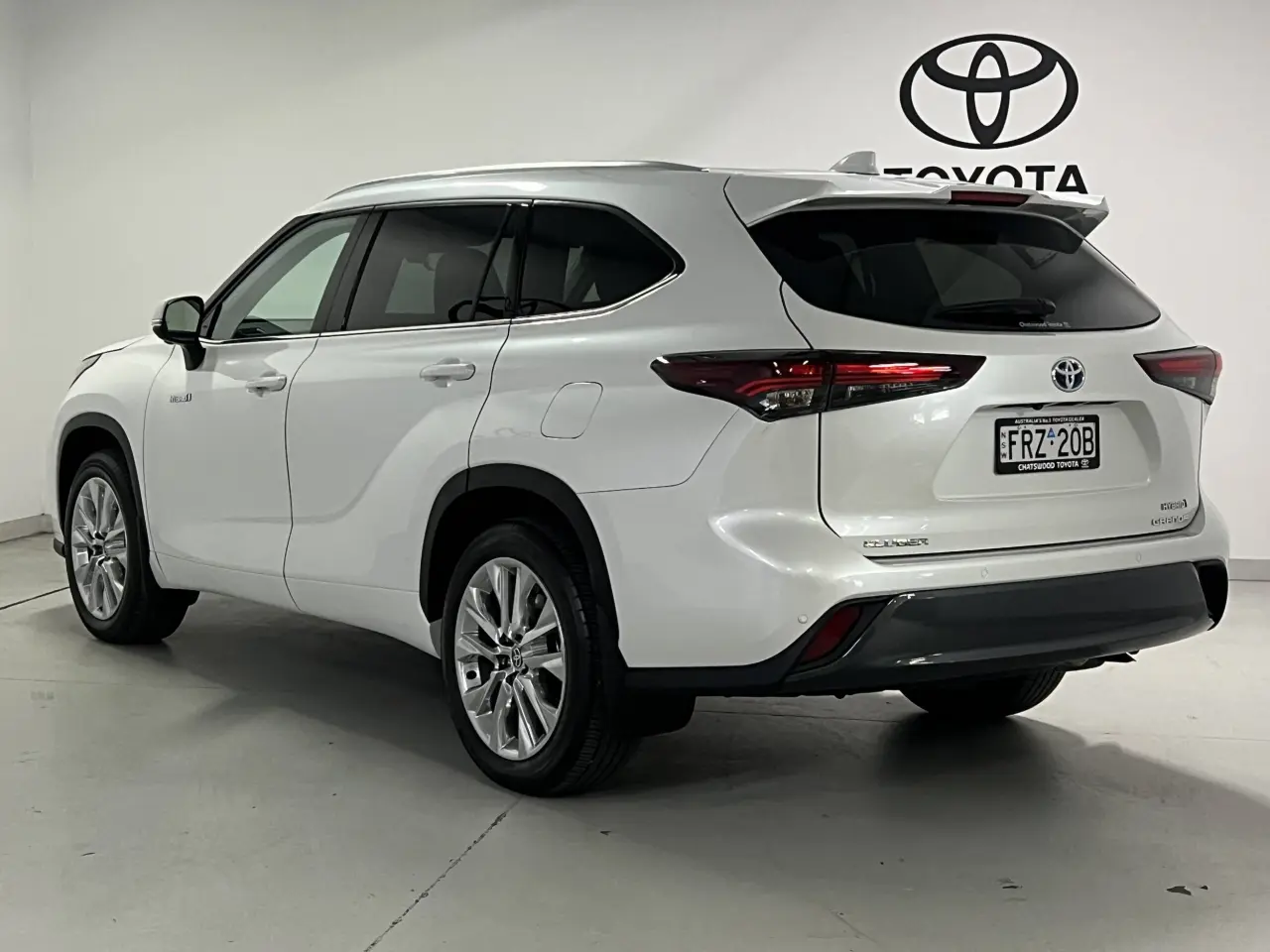 2024 TOYOTA KLUGER HYBRID Gallery Image 8