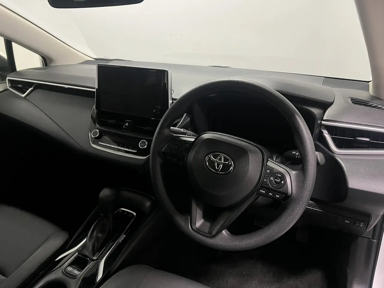 2024 TOYOTA COROLLA SEDAN HYBRID Gallery Image 10