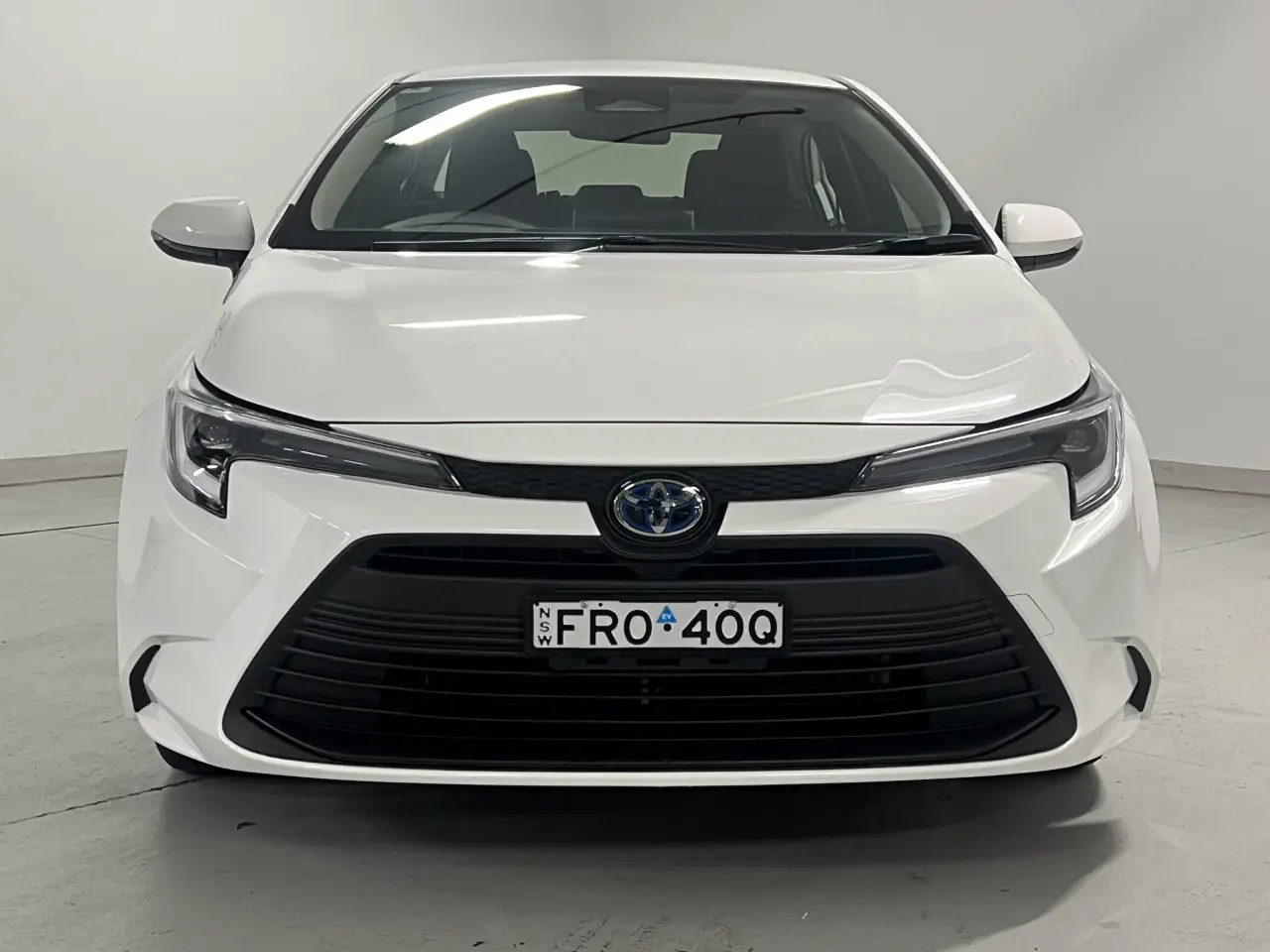2024 TOYOTA COROLLA SEDAN HYBRID Gallery Image 3