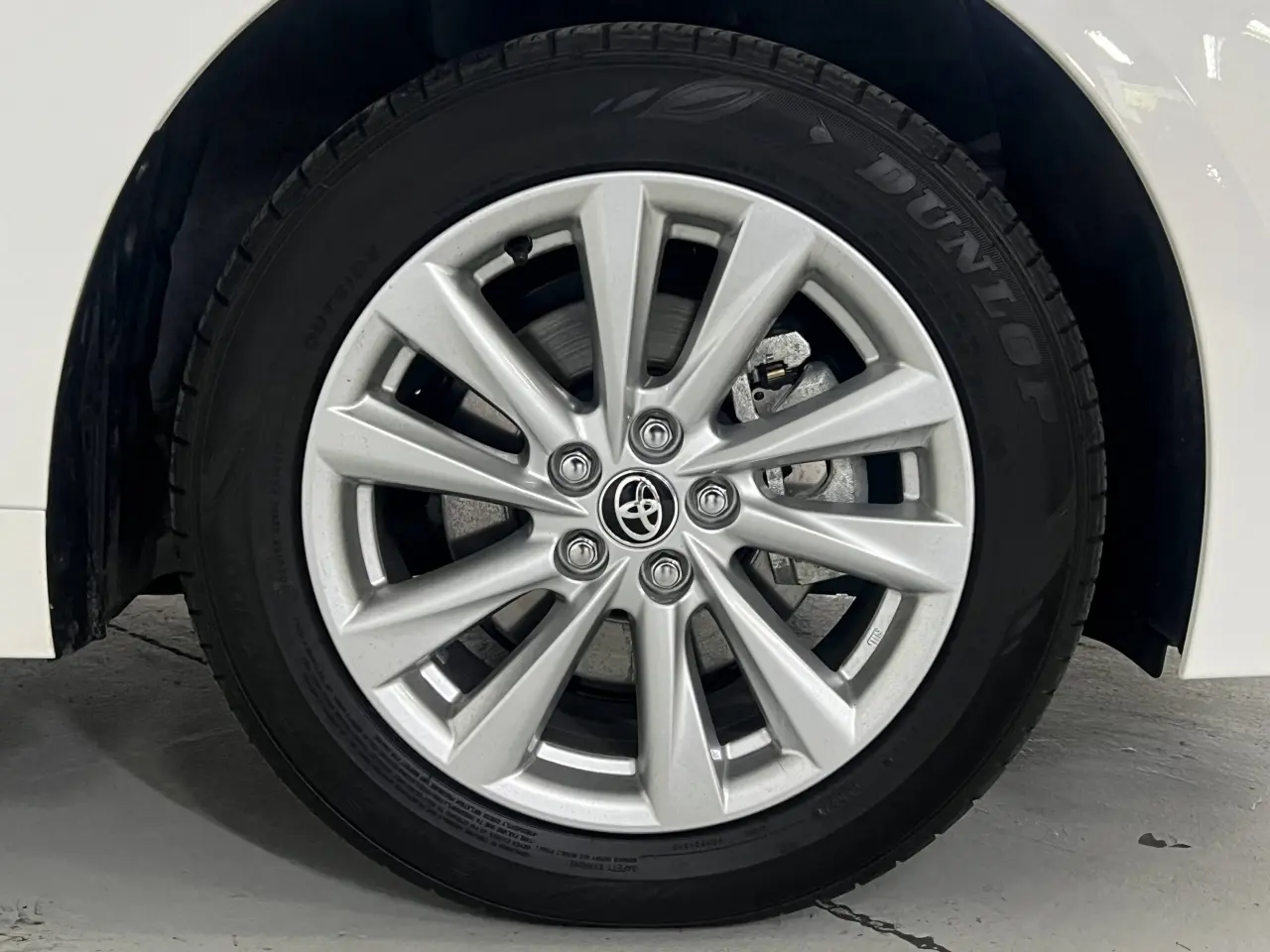 2024 TOYOTA COROLLA SEDAN HYBRID Gallery Image 5