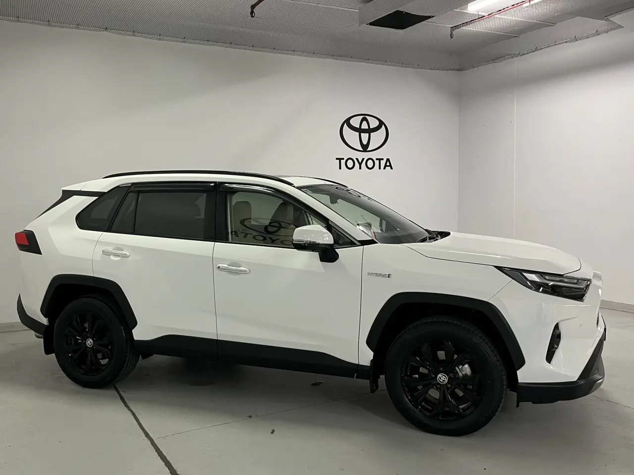 2024 TOYOTA RAV4 HYBRID Image 4