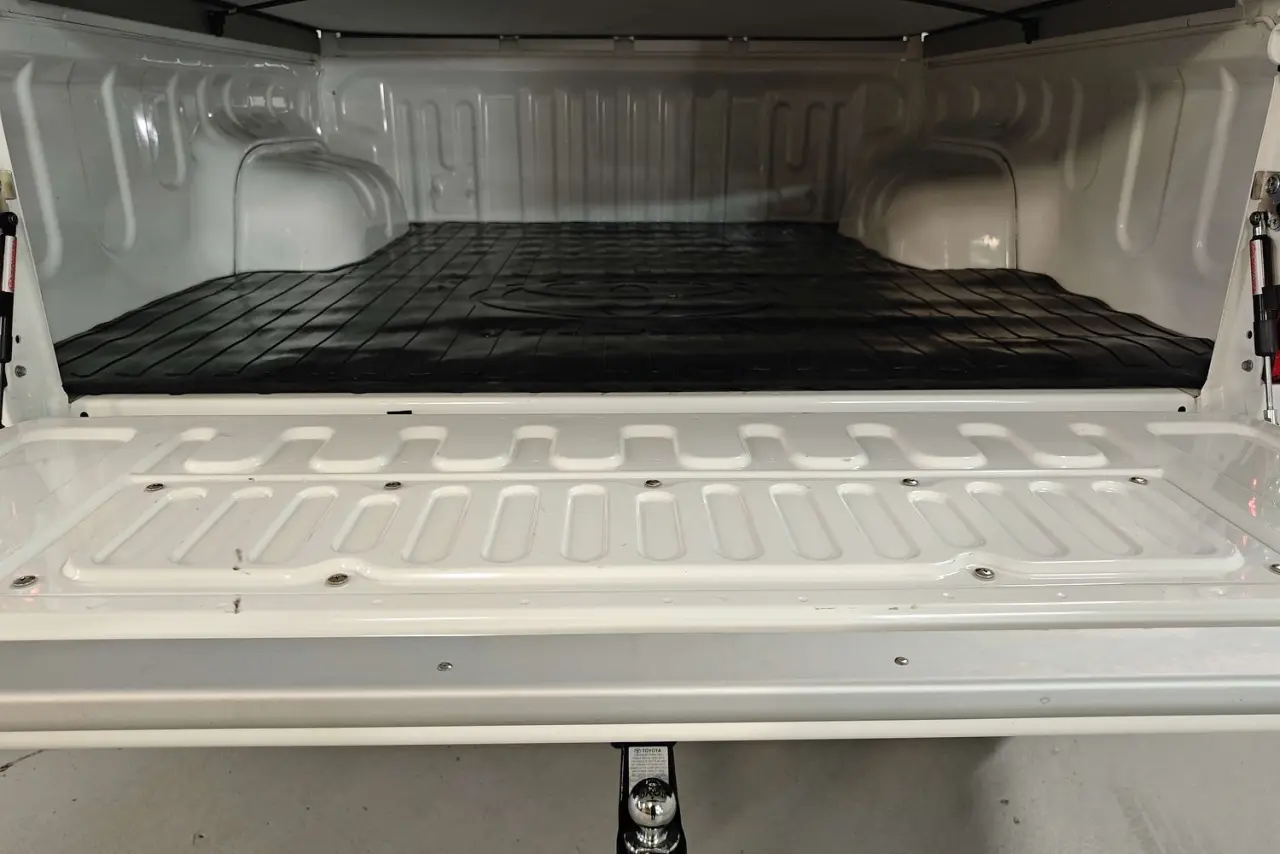 2024 Toyota Hilux Gallery Image 12