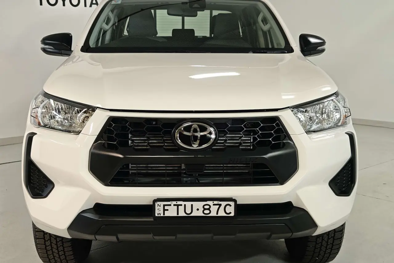 2024 Toyota Hilux Gallery Image 3