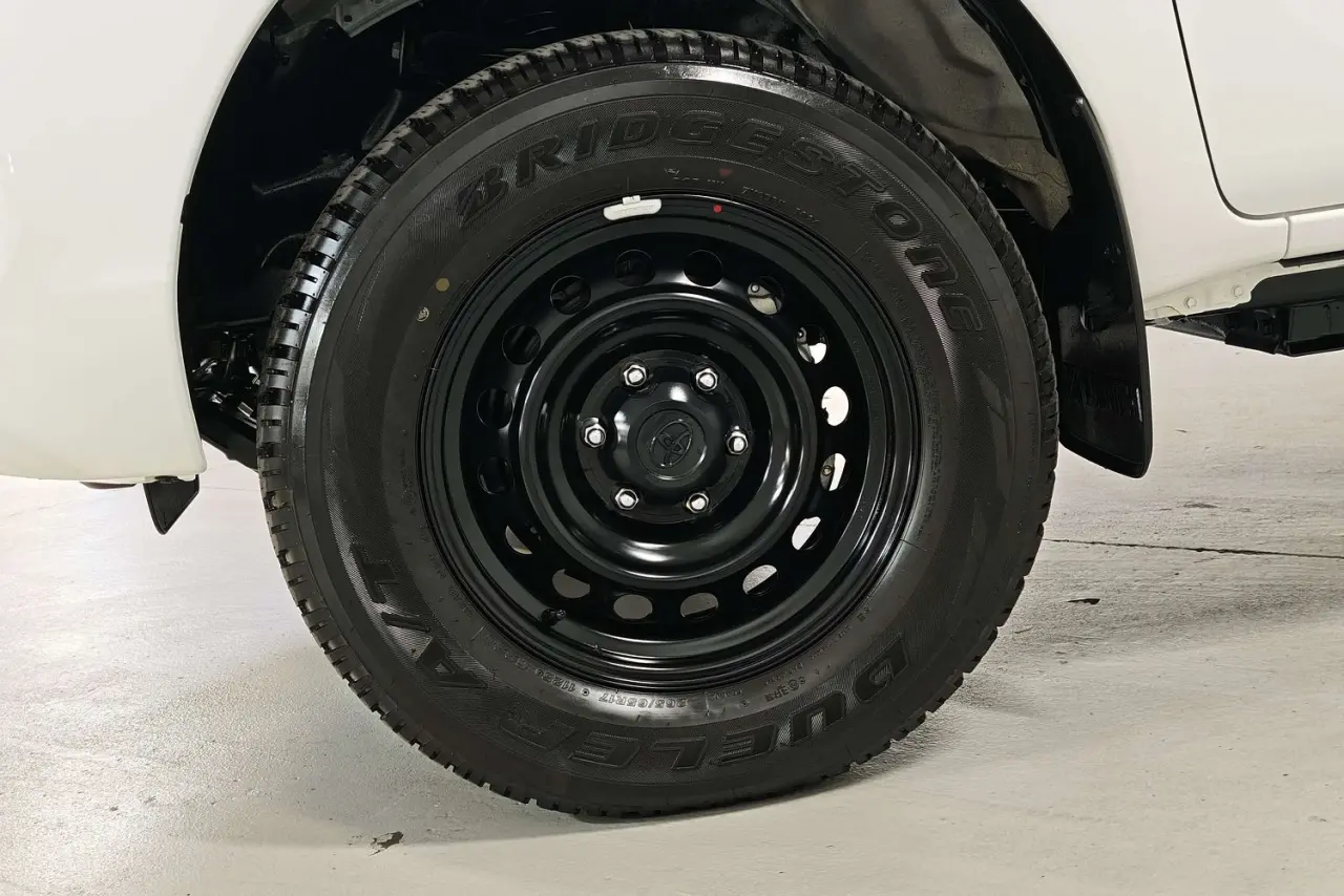 2024 Toyota Hilux Gallery Image 5