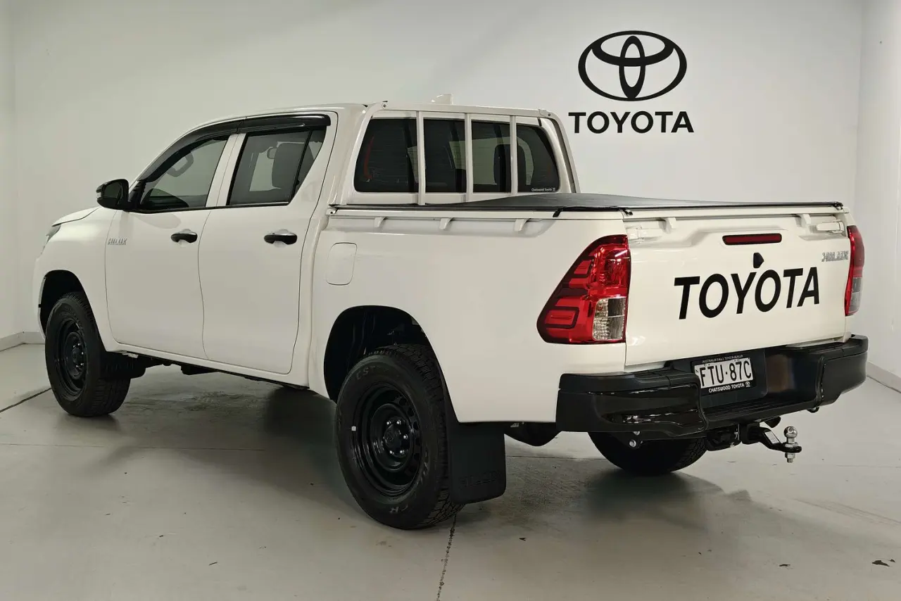 2024 Toyota Hilux Gallery Image 6
