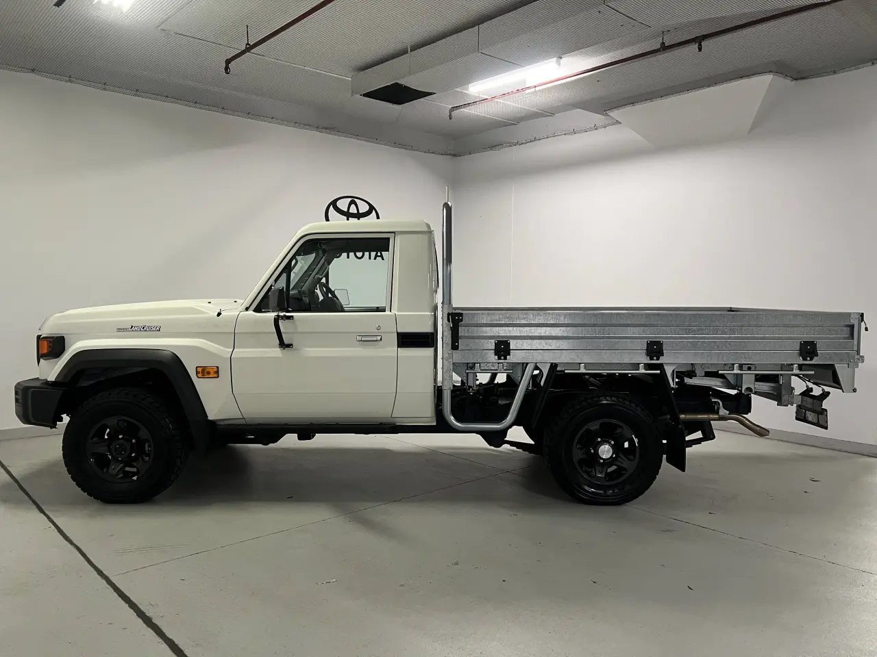 2024 TOYOTA LC MILITARY Gallery Image 9