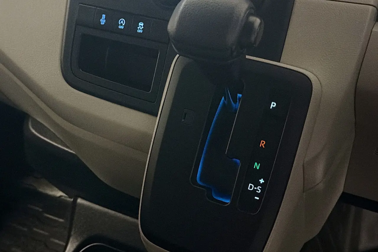 2024 Toyota Hiace Gallery Image 17