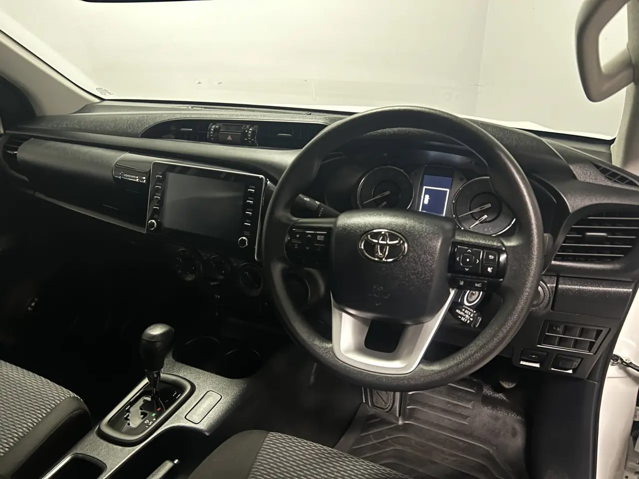 2024 TOYOTA HILUX Gallery Image 10