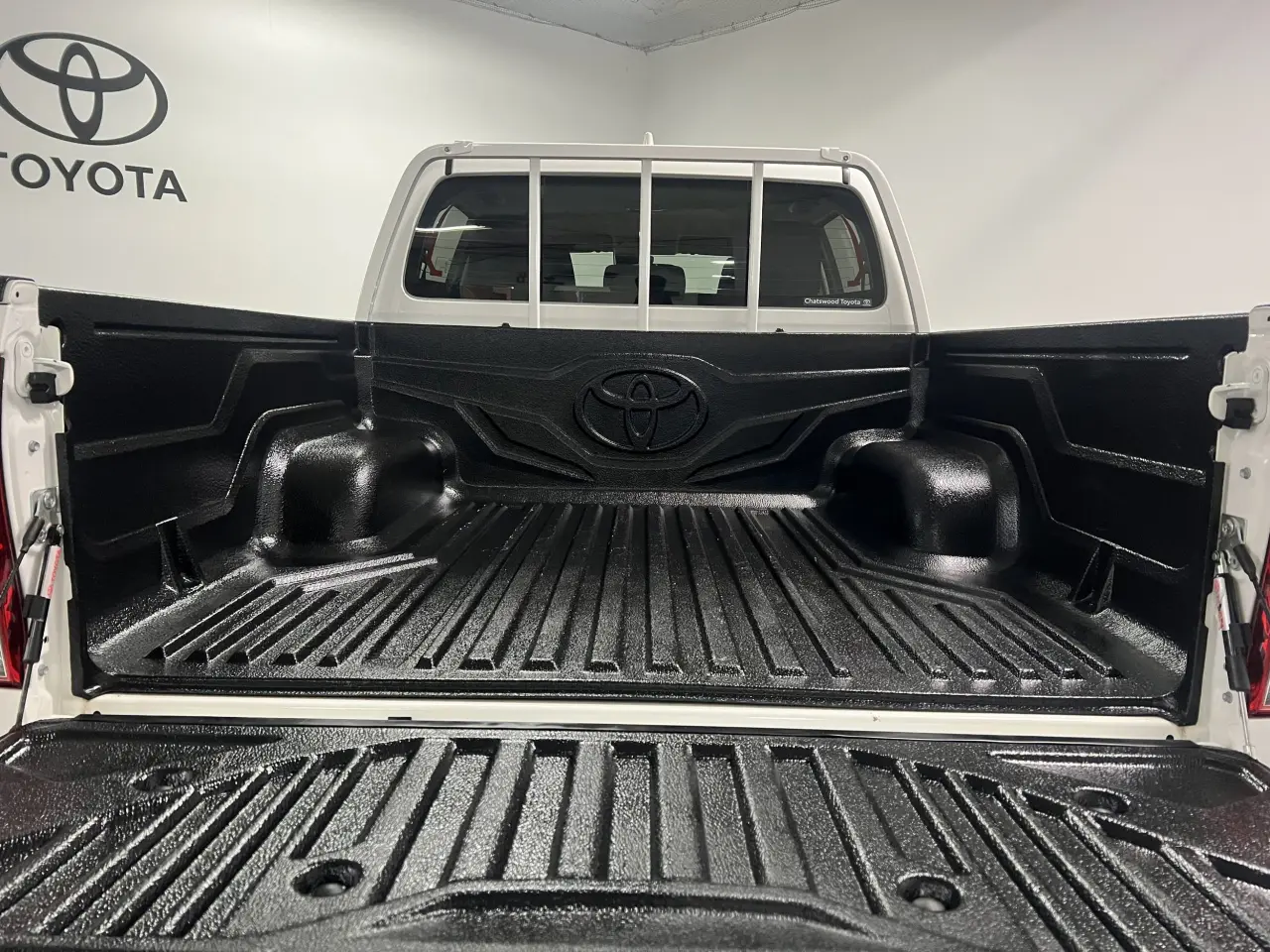 2024 TOYOTA HILUX Gallery Image 12