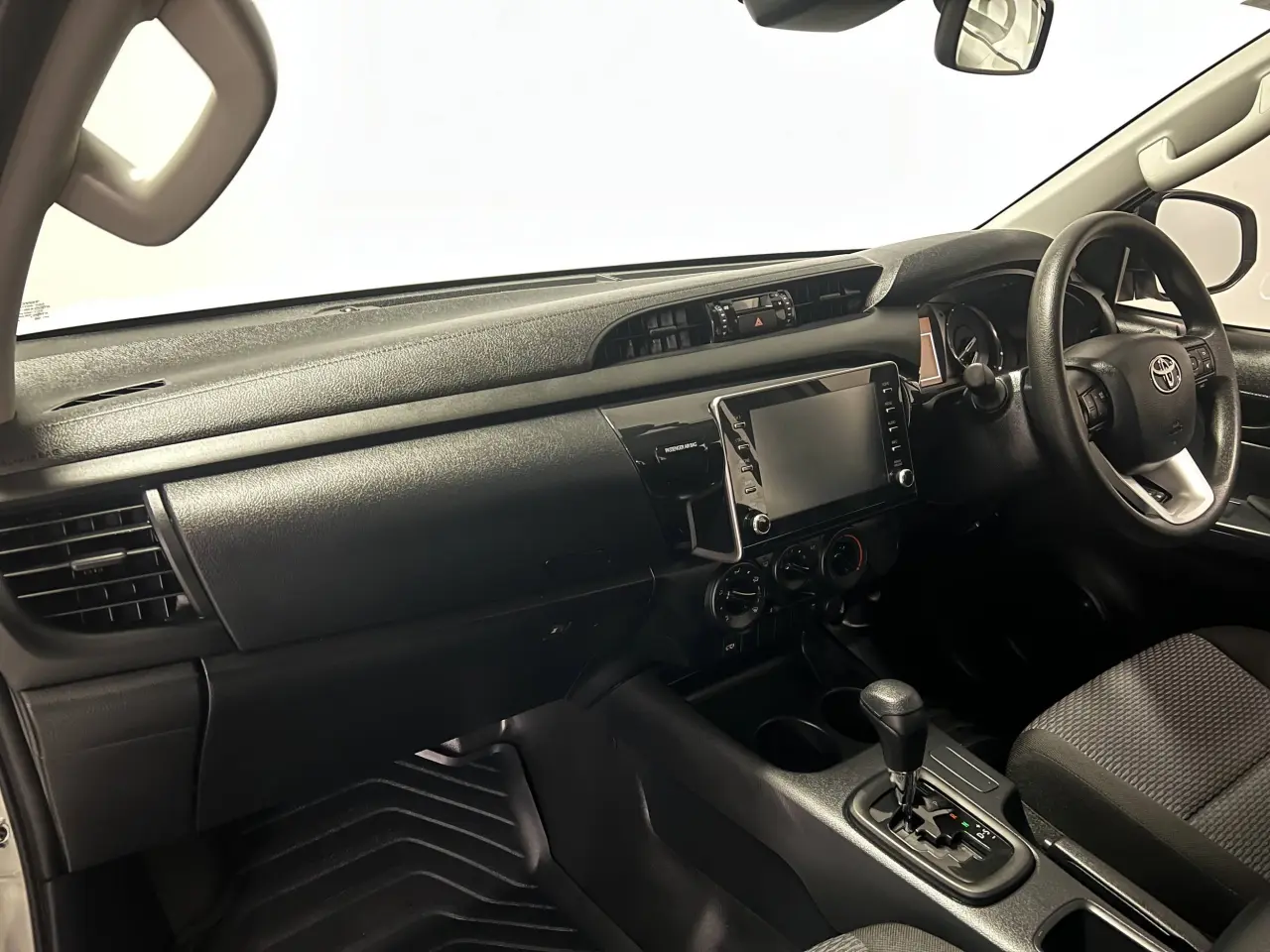 2024 TOYOTA HILUX Gallery Image 14