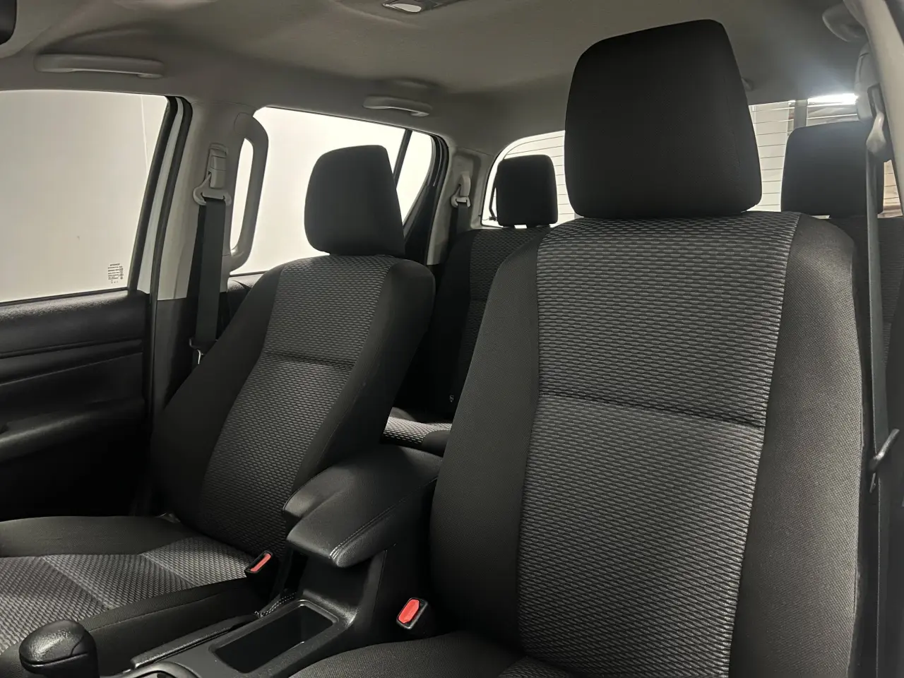 2024 TOYOTA HILUX Gallery Image 15