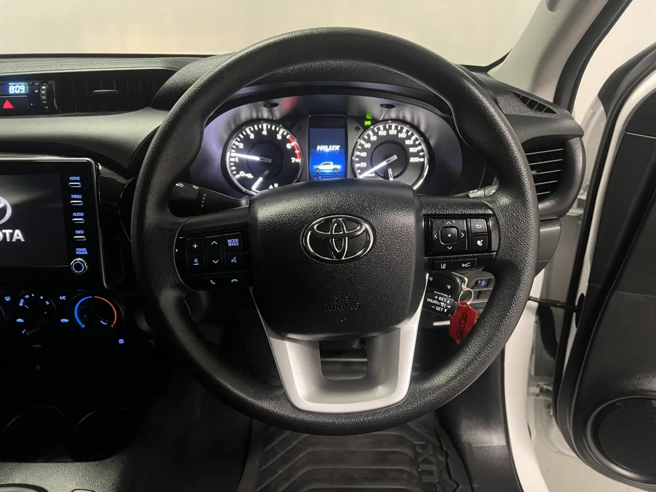 2024 TOYOTA HILUX Gallery Image 16