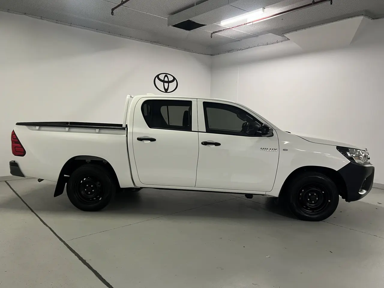 2024 TOYOTA HILUX Gallery Image 4
