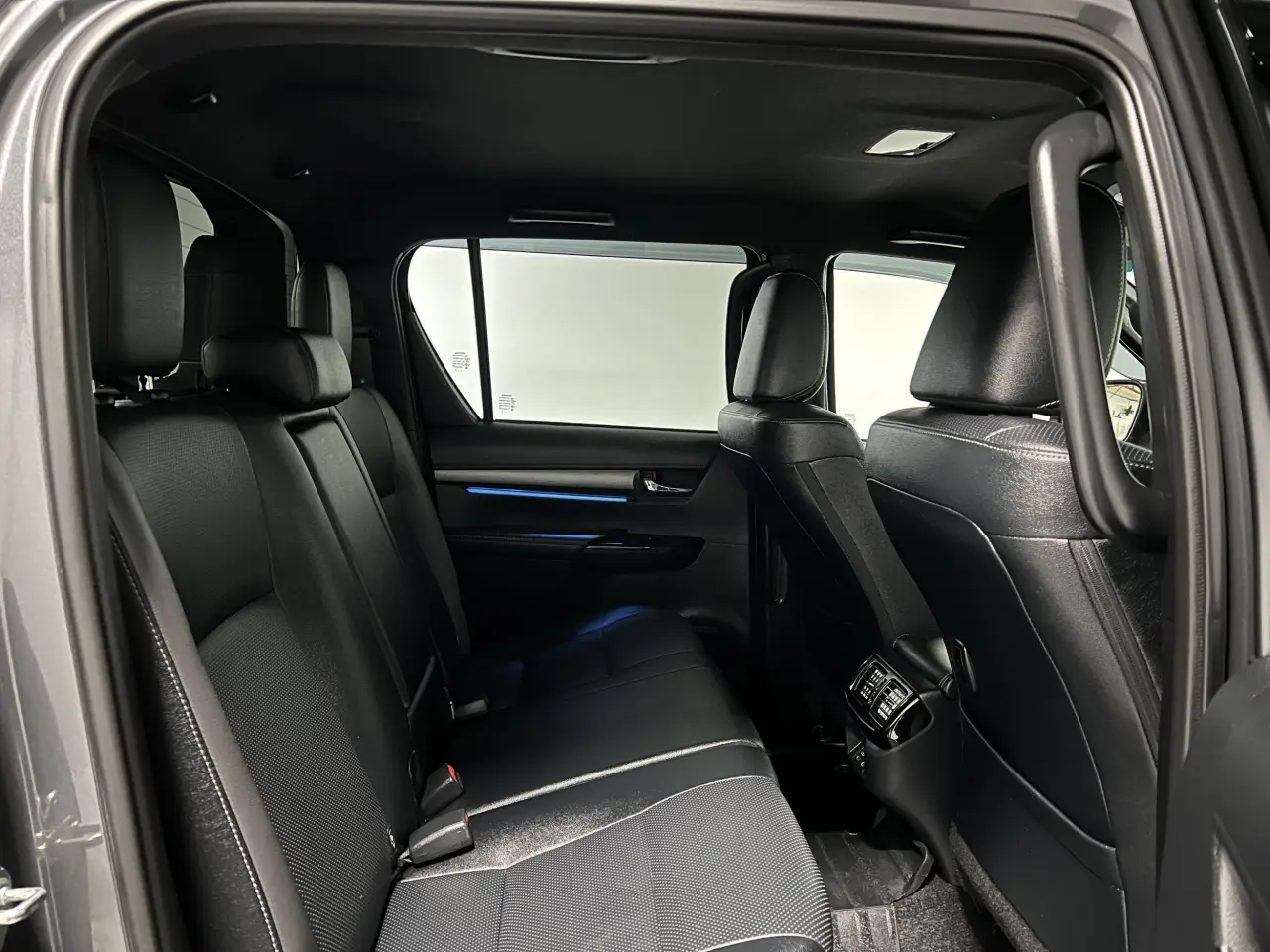 2024 TOYOTA HILUX Gallery Image 11