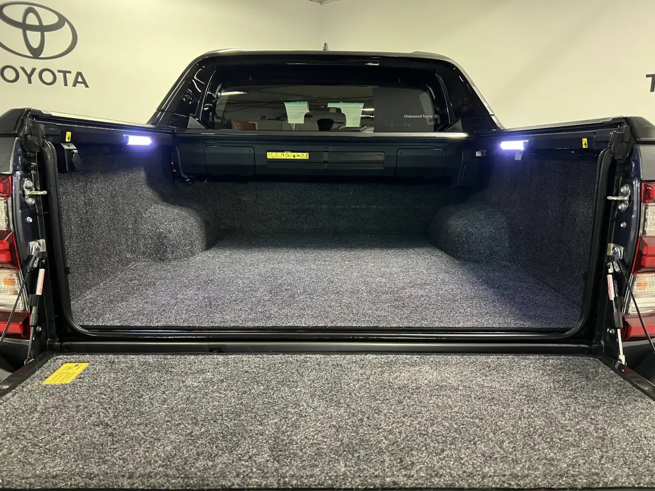 2024 TOYOTA HILUX Gallery Image 13