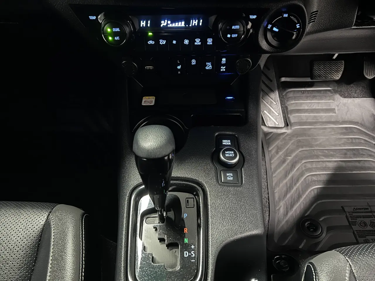 2024 TOYOTA HILUX Gallery Image 20