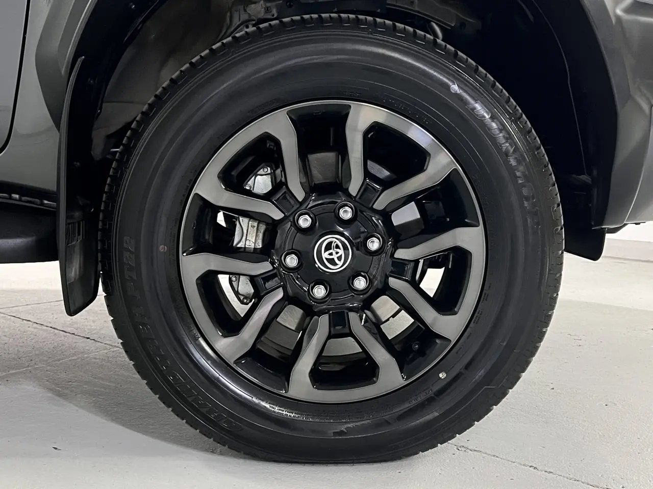 2024 TOYOTA HILUX Gallery Image 5