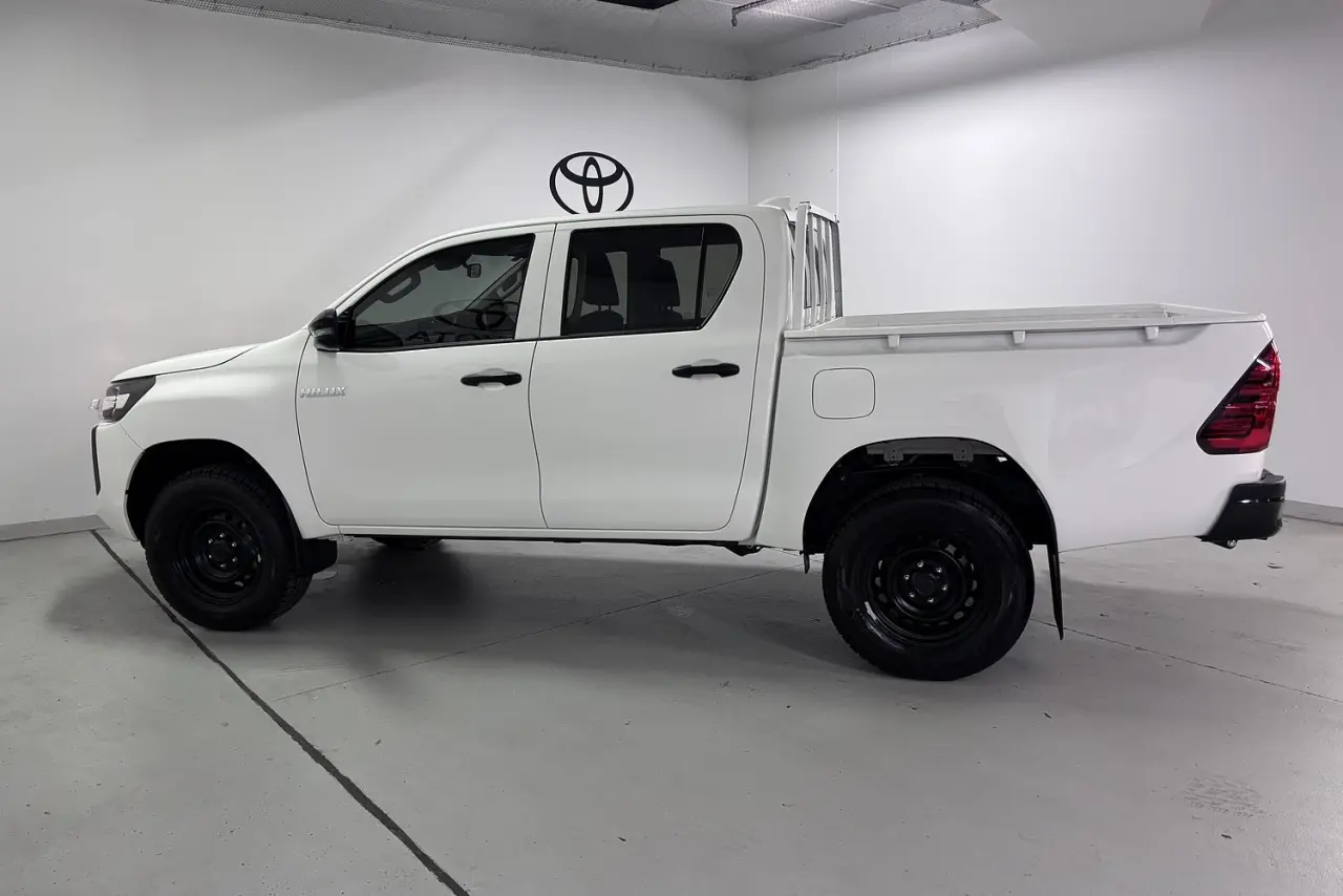 2025 Toyota Hilux Gallery Image 10