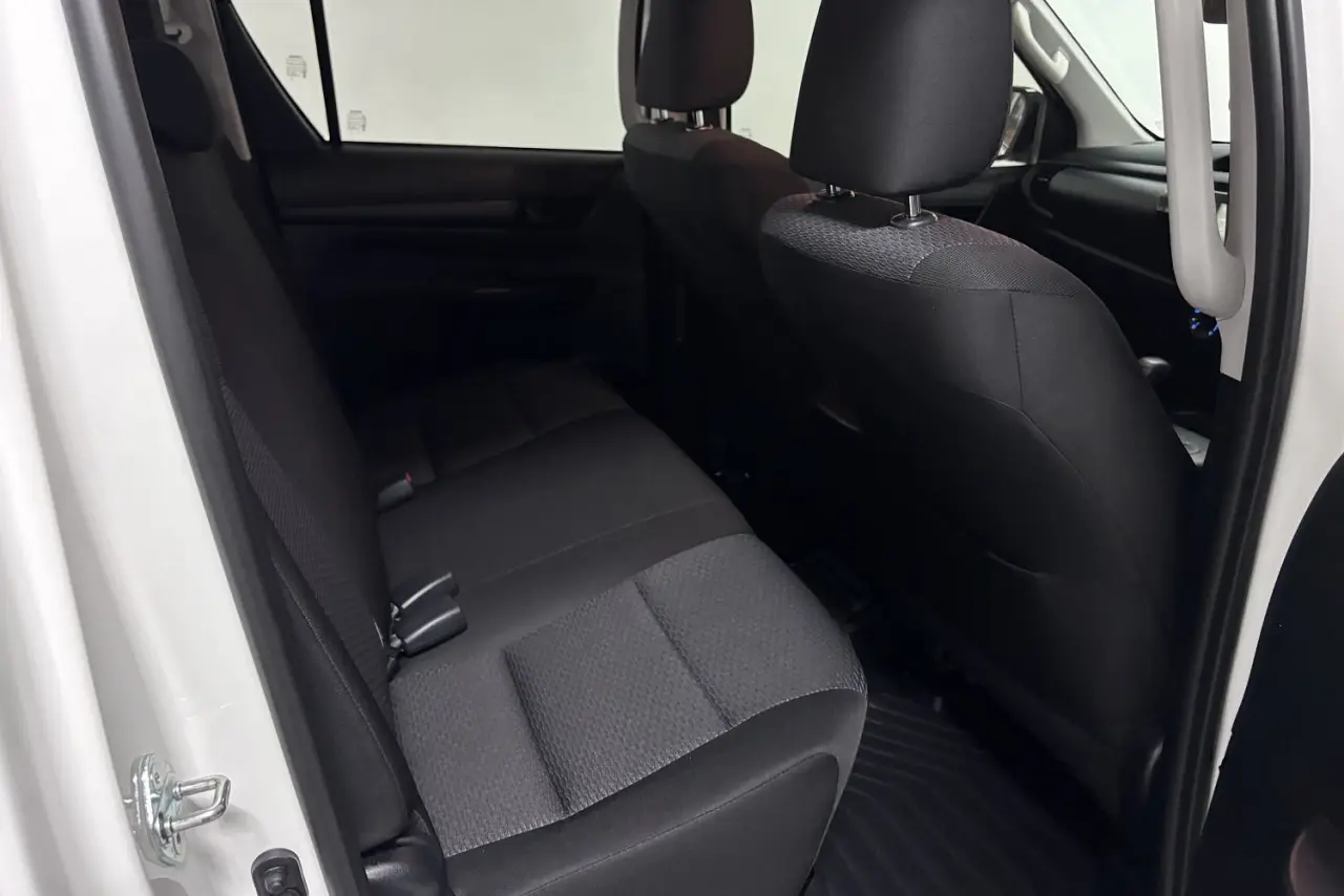 2025 Toyota Hilux Gallery Image 12