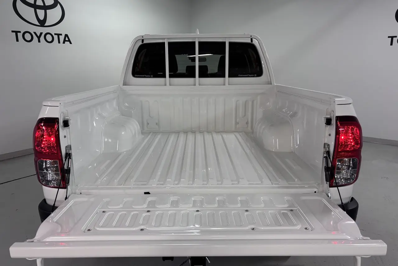 2025 Toyota Hilux Gallery Image 15