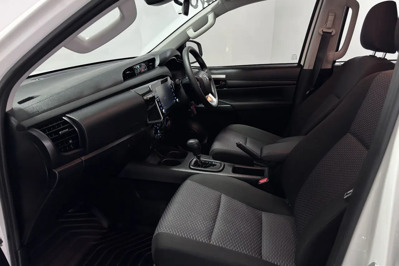 2025 Toyota Hilux Gallery Image 16