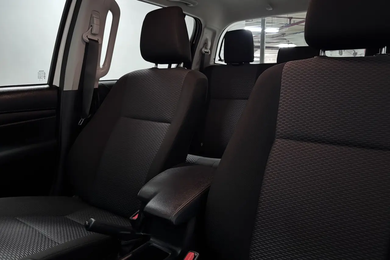 2025 Toyota Hilux Gallery Image 17