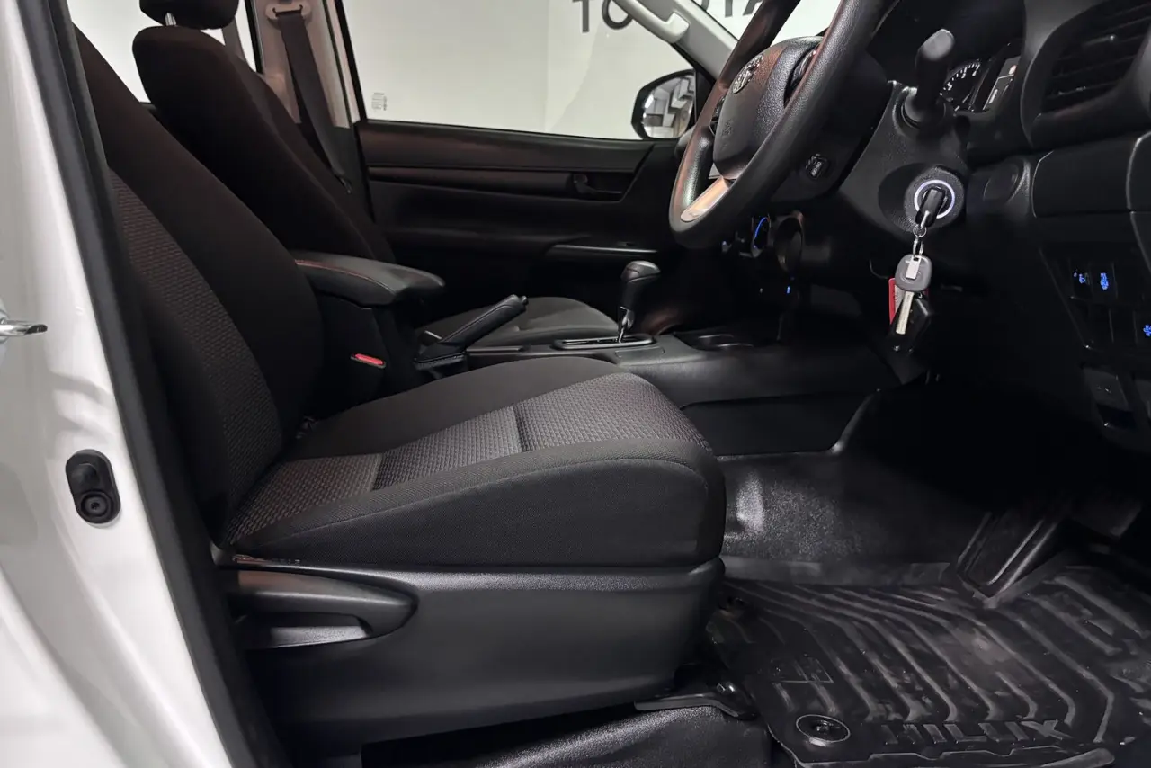 2025 Toyota Hilux Gallery Image 22