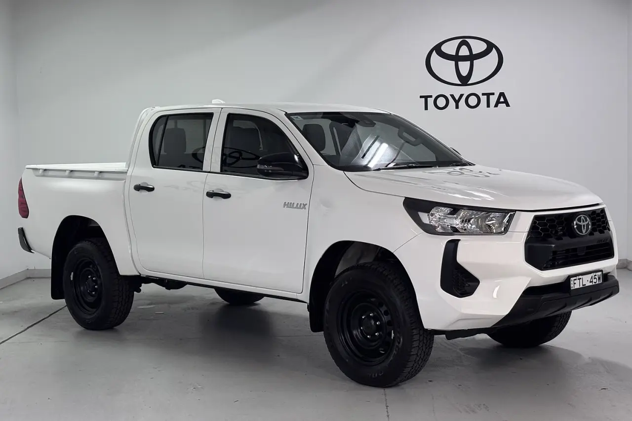 2025 Toyota Hilux Gallery Image 4
