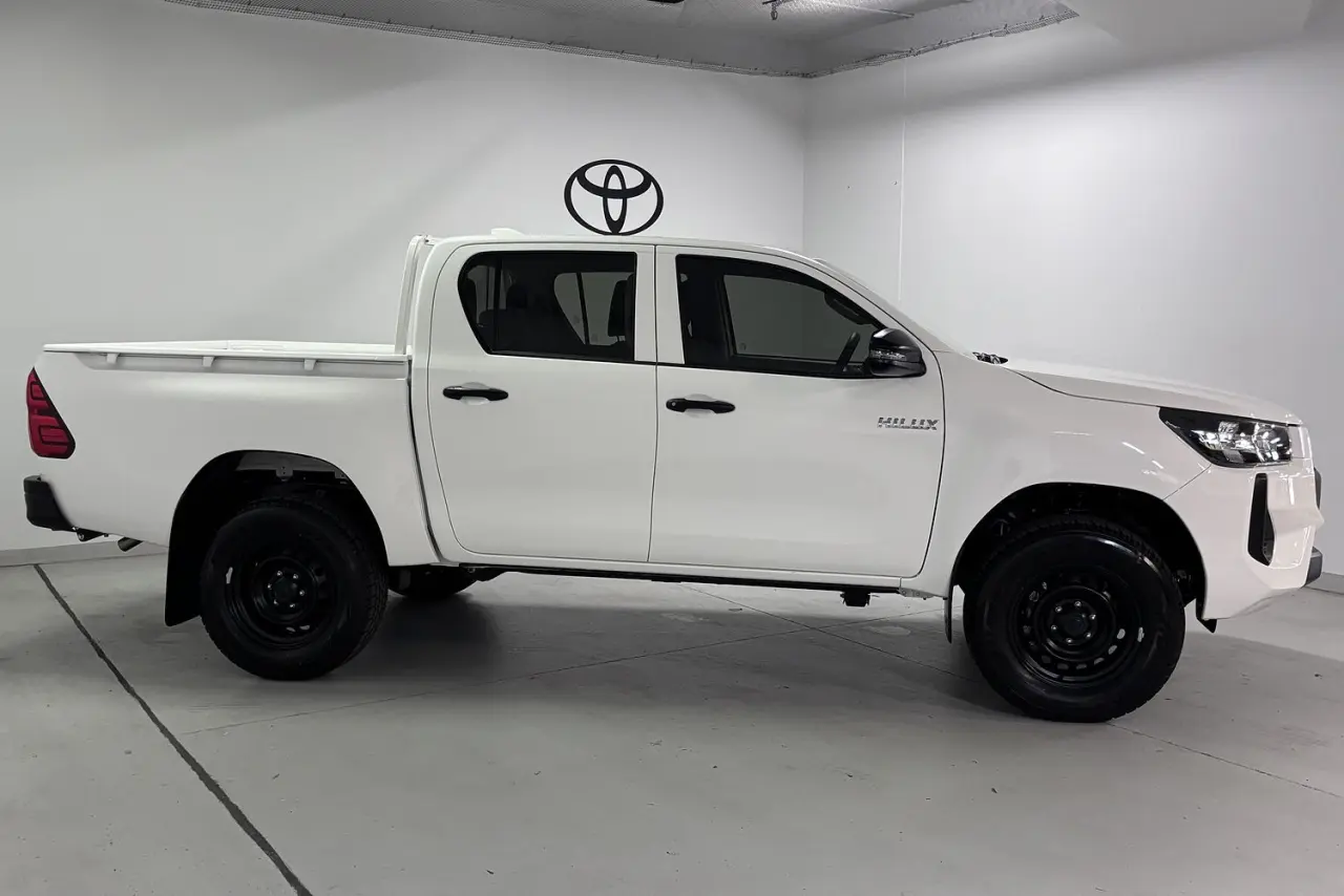 2025 Toyota Hilux Gallery Image 5