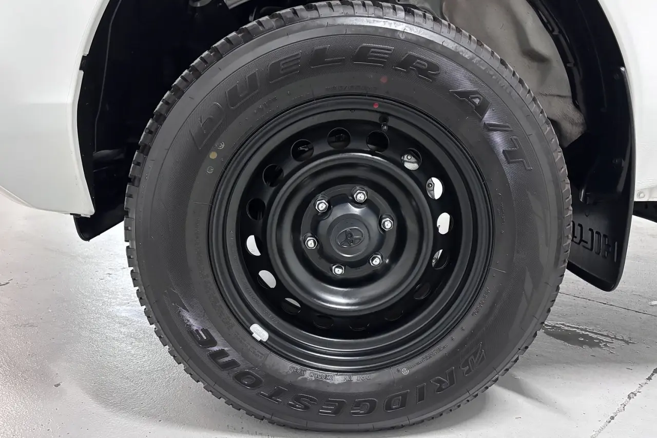 2025 Toyota Hilux Gallery Image 6