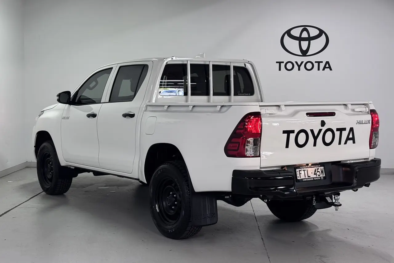 2025 Toyota Hilux Gallery Image 7