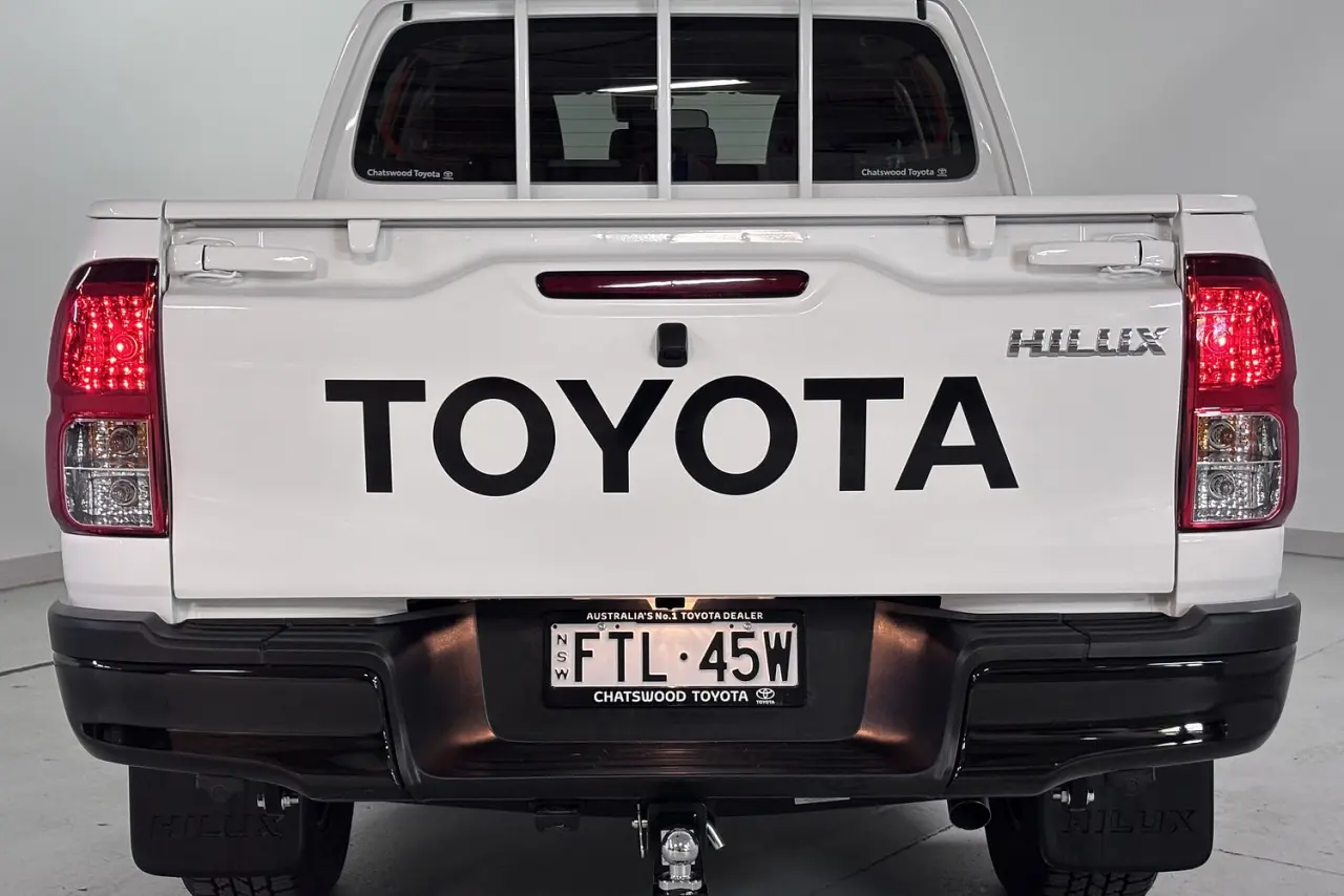 2025 Toyota Hilux Gallery Image 8