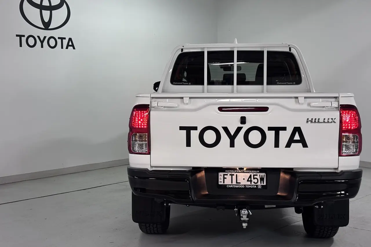 2025 Toyota Hilux Gallery Image 9