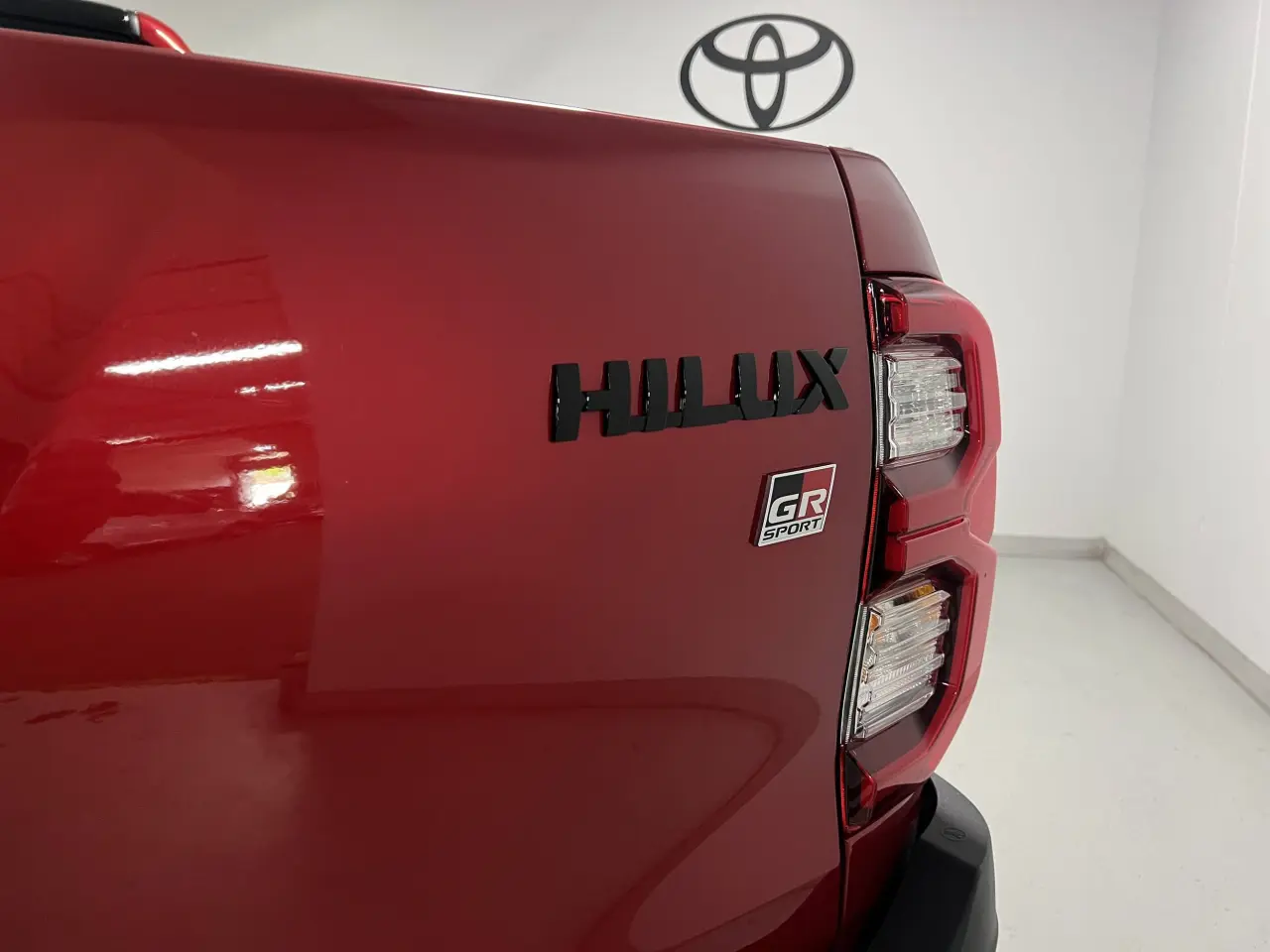 2024 TOYOTA HILUX Gallery Image 10