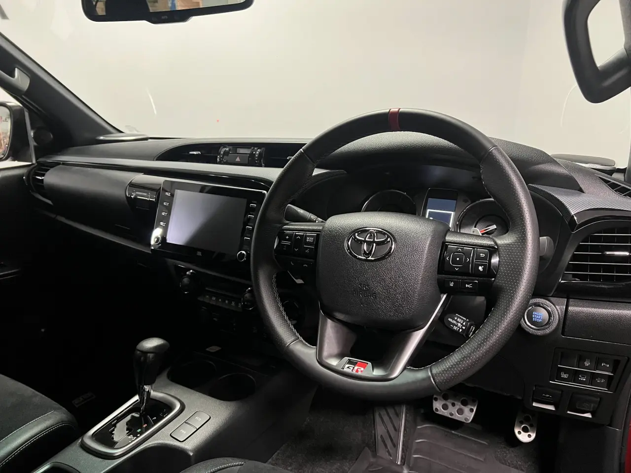 2024 TOYOTA HILUX Gallery Image 11