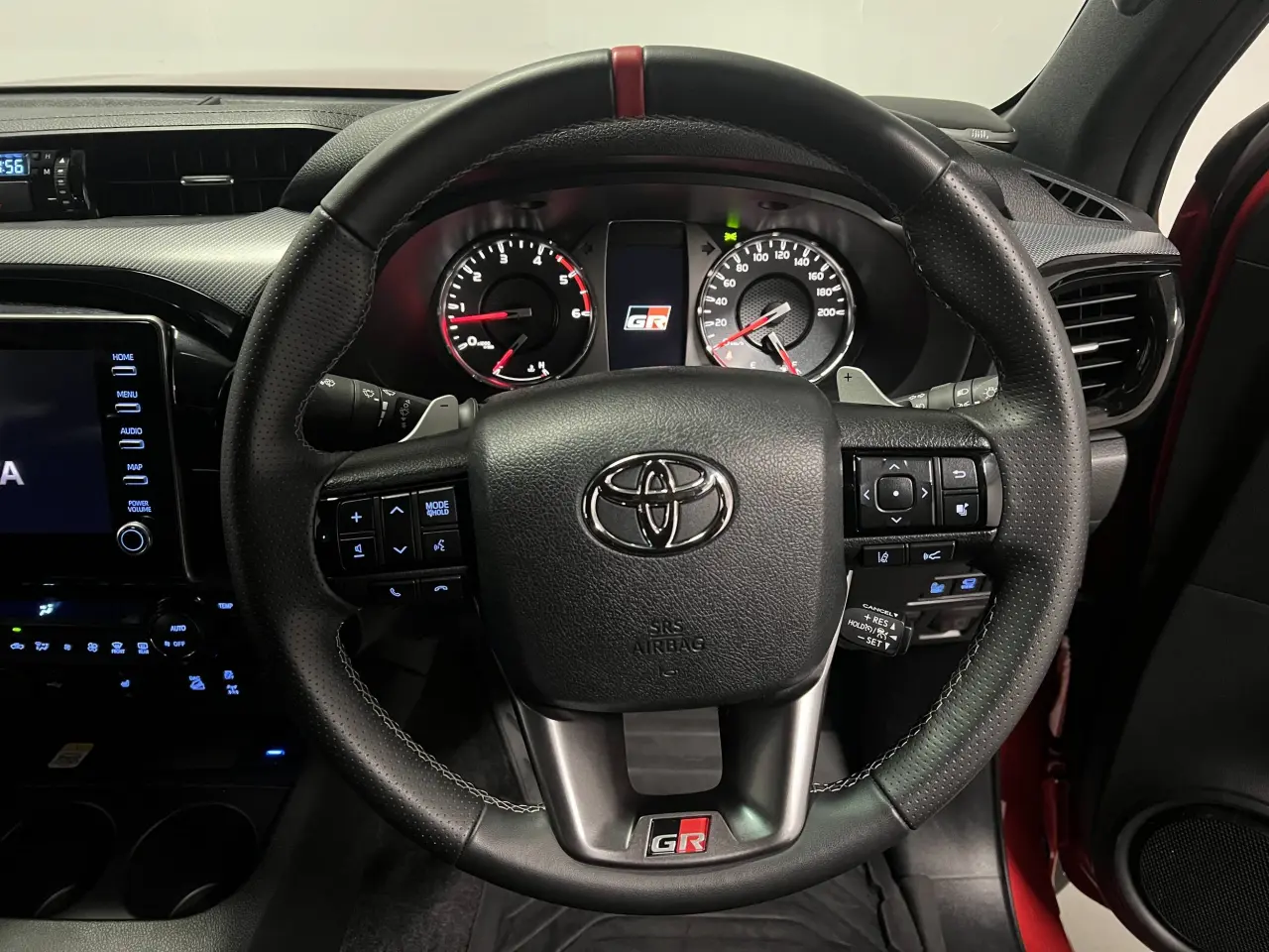 2024 TOYOTA HILUX Gallery Image 17