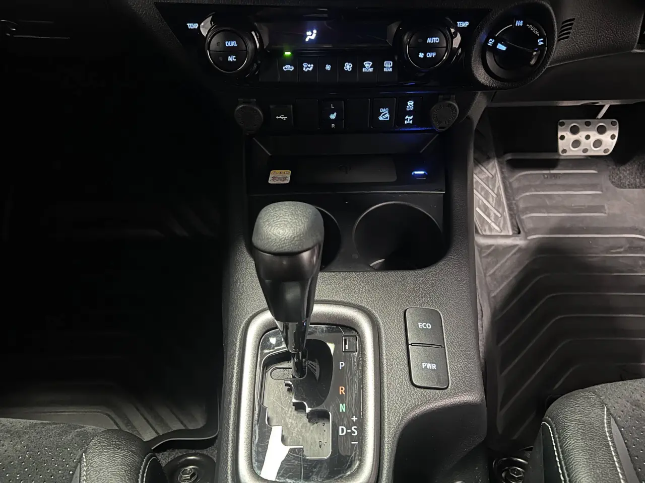 2024 TOYOTA HILUX Gallery Image 20