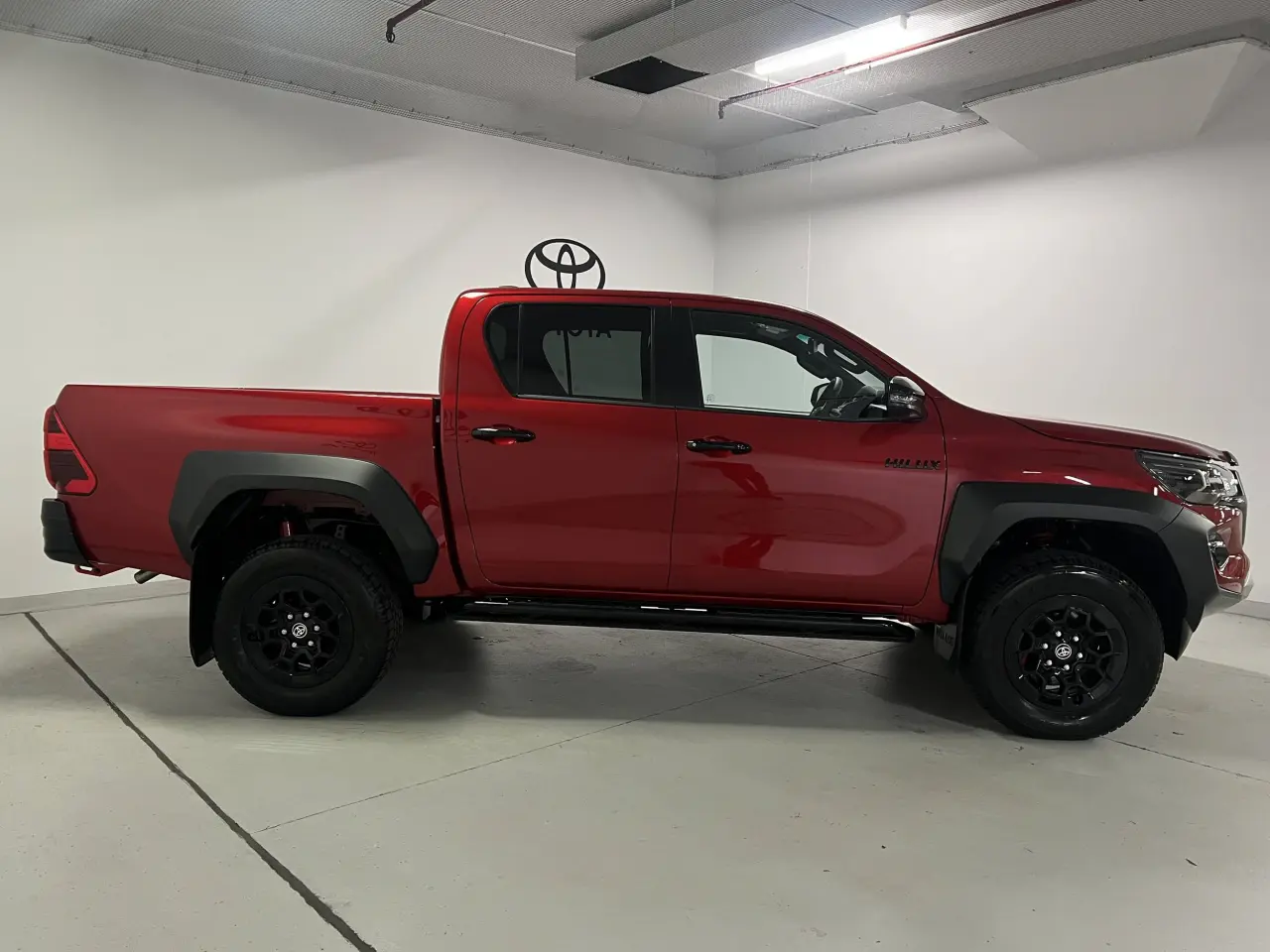 2024 TOYOTA HILUX Gallery Image 4