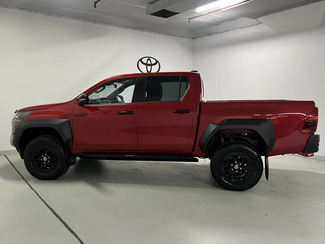 2024 TOYOTA HILUX Gallery Image 9