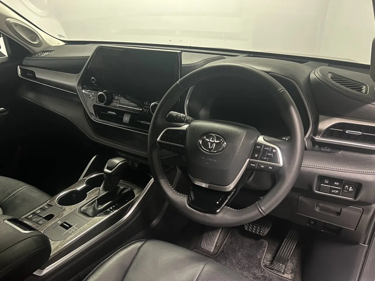 2024 TOYOTA KLUGER HYBRID Gallery Image 10