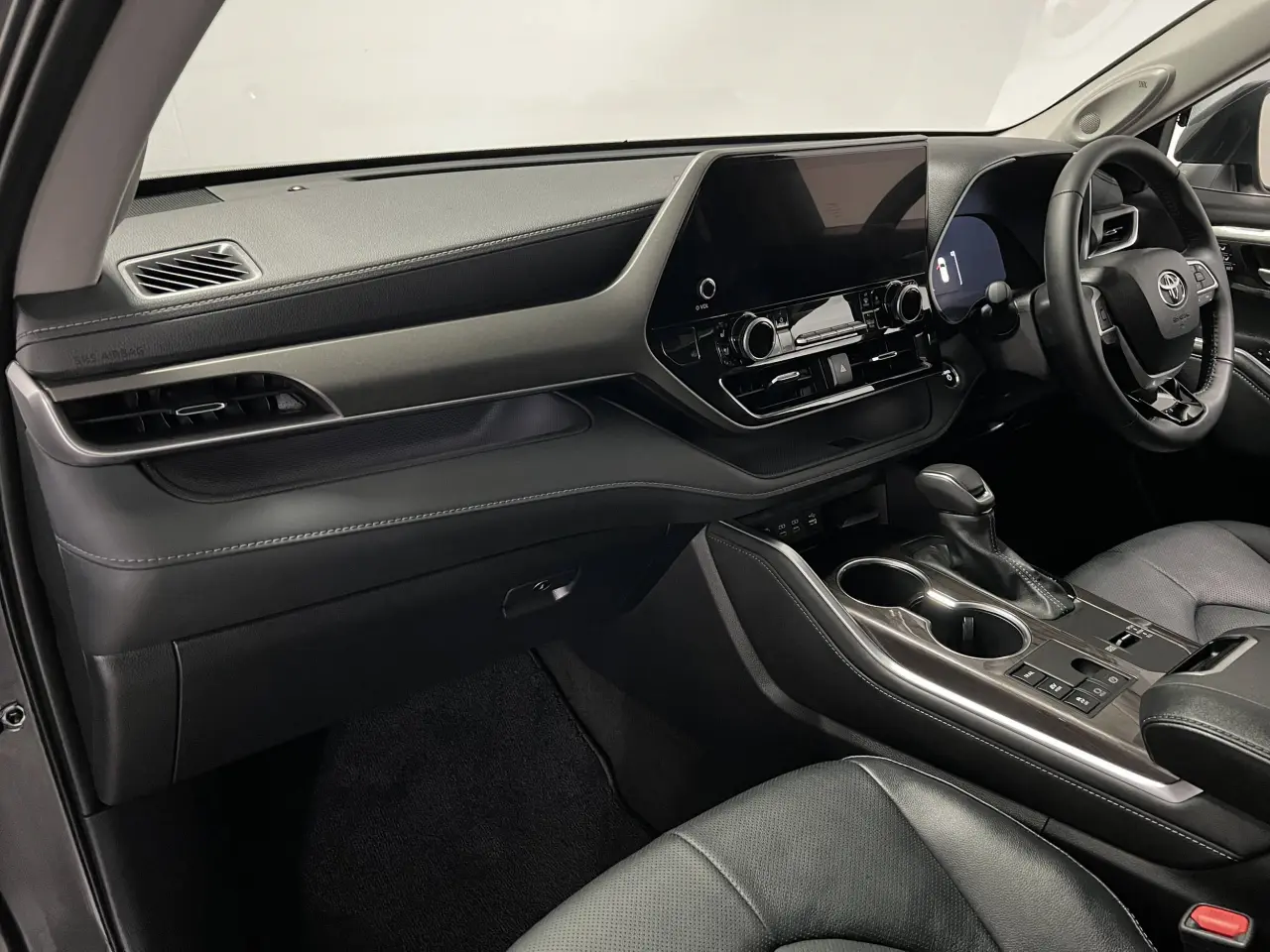 2024 TOYOTA KLUGER HYBRID Gallery Image 15