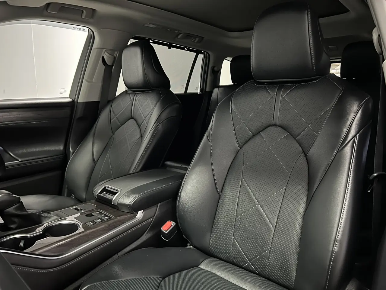 2024 TOYOTA KLUGER HYBRID Gallery Image 16