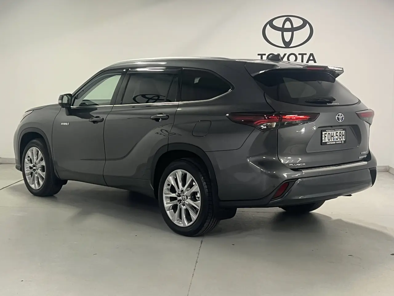 2024 TOYOTA KLUGER HYBRID Gallery Image 8