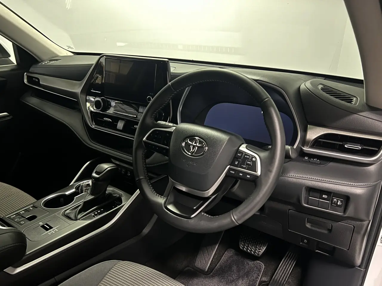 2024 TOYOTA KLUGER HYBRID Gallery Image 10