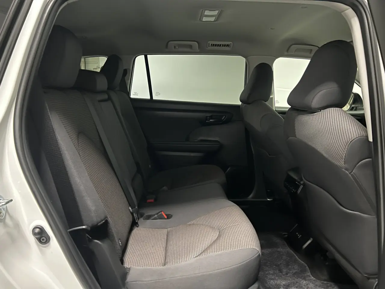 2024 TOYOTA KLUGER HYBRID Gallery Image 11